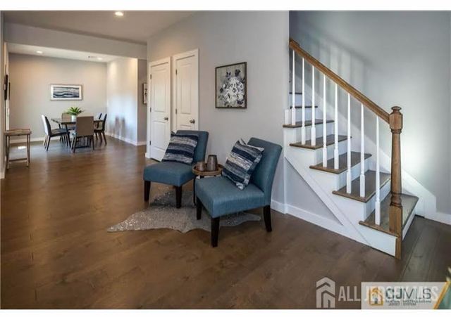 47 Glenville Road, Edison, NJ 08817