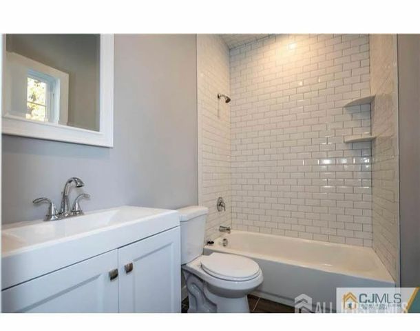 47 Glenville Road, Edison, NJ 08817