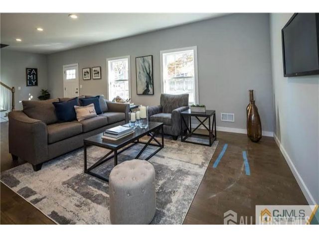 47 Glenville Road, Edison, NJ 08817