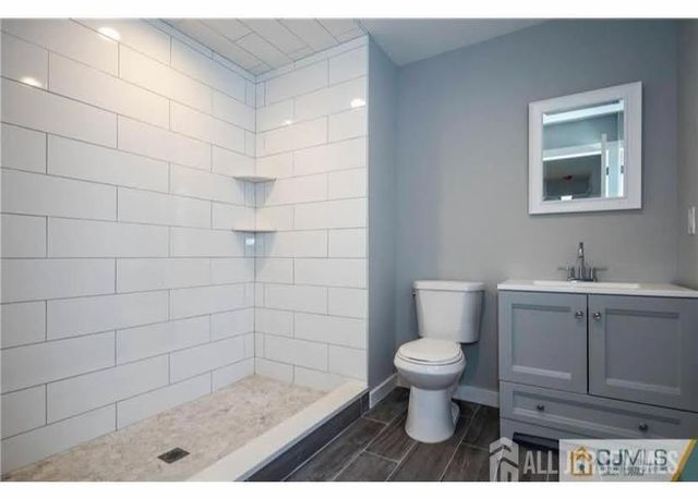 47 Glenville Road, Edison, NJ 08817