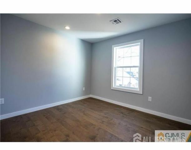 47 Glenville Road, Edison, NJ 08817