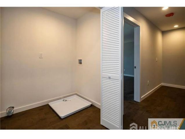 47 Glenville Road, Edison, NJ 08817