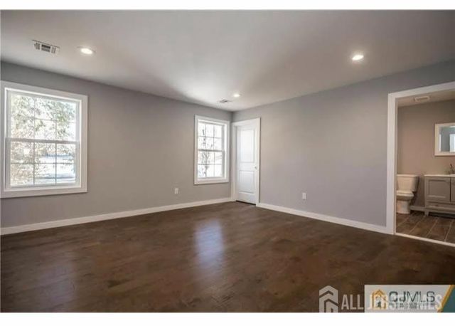 47 Glenville Road, Edison, NJ 08817