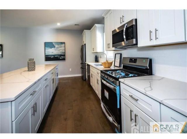 47 Glenville Road, Edison, NJ 08817