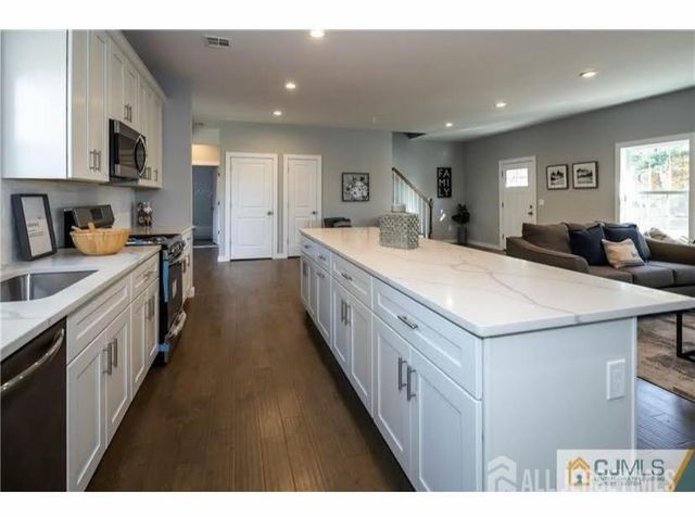 47 Glenville Road, Edison, NJ 08817