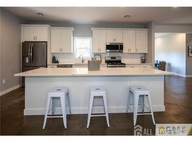 47 Glenville Road, Edison, NJ 08817