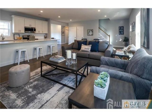 47 Glenville Road, Edison, NJ 08817