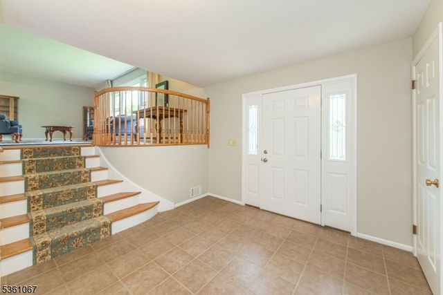 28 Jameson Pl, West Caldwell Twp., NJ 07006
