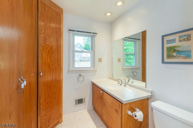 28 Jameson Pl, West Caldwell Twp., NJ 07006