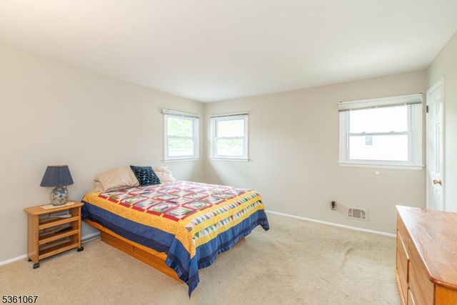 28 Jameson Pl, West Caldwell Twp., NJ 07006