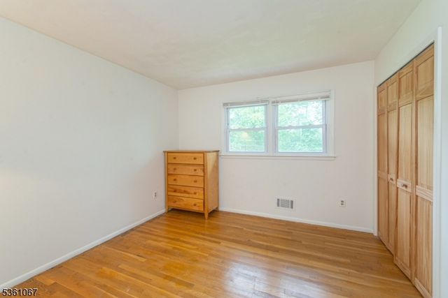 28 Jameson Pl, West Caldwell Twp., NJ 07006