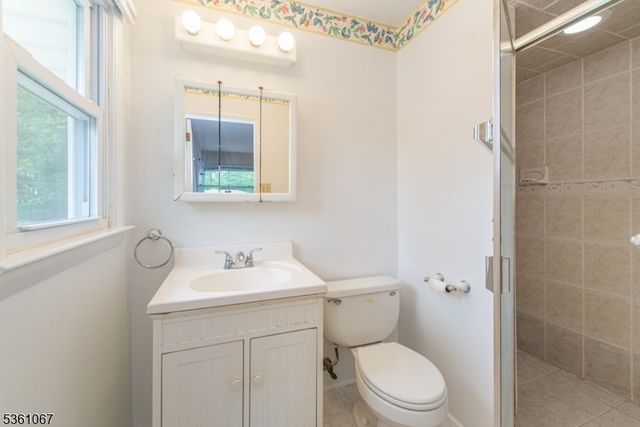 28 Jameson Pl, West Caldwell Twp., NJ 07006