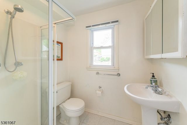 28 Jameson Pl, West Caldwell Twp., NJ 07006