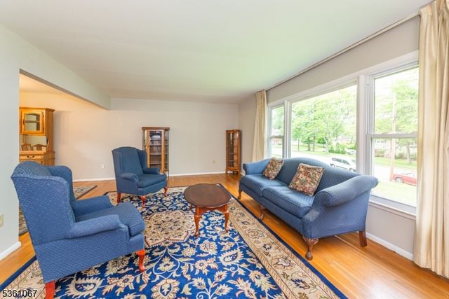 28 Jameson Pl, West Caldwell Twp., NJ 07006