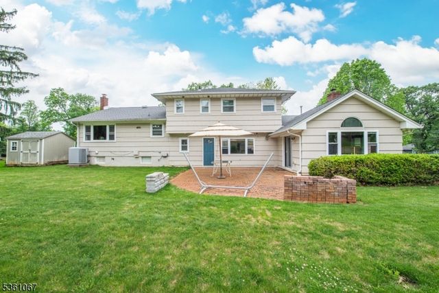 28 Jameson Pl, West Caldwell Twp., NJ 07006