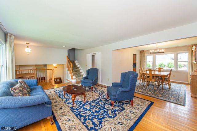 28 Jameson Pl, West Caldwell Twp., NJ 07006