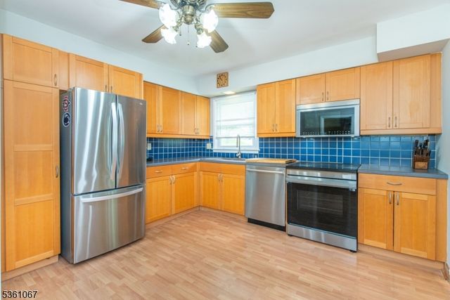 28 Jameson Pl, West Caldwell Twp., NJ 07006
