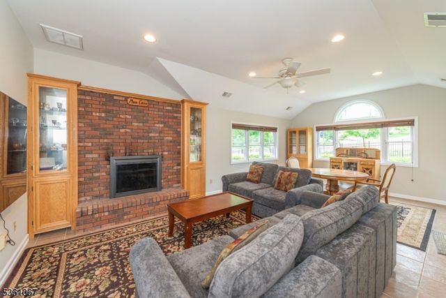 28 Jameson Pl, West Caldwell Twp., NJ 07006