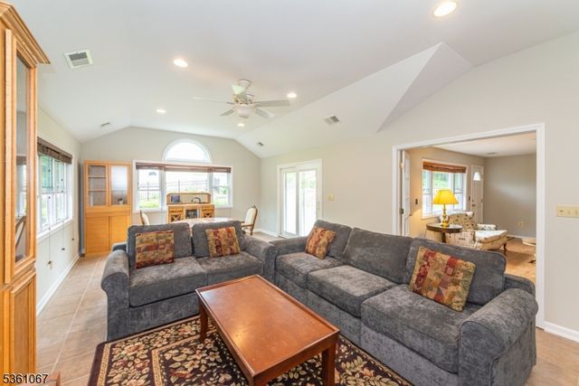 28 Jameson Pl, West Caldwell Twp., NJ 07006