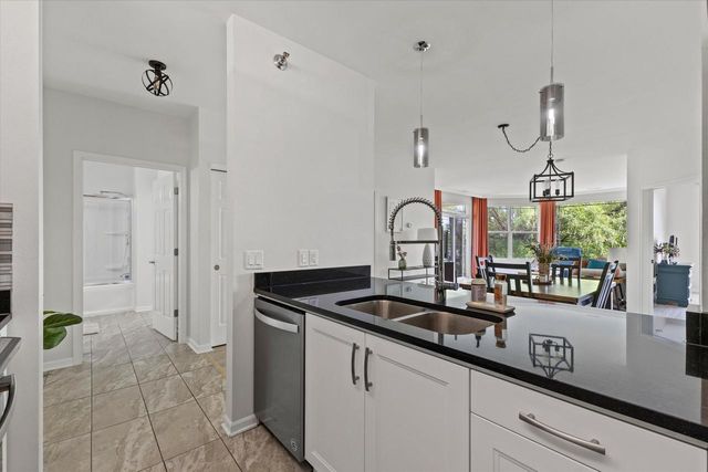 7045 S Riverwood BOULEVARD #211, Franklin, WI 53132