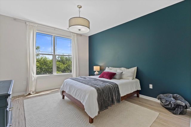 7045 S Riverwood BOULEVARD #211, Franklin, WI 53132