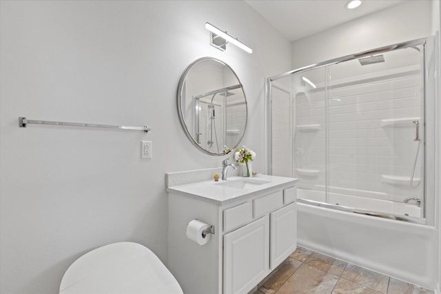 7045 S Riverwood BOULEVARD #211, Franklin, WI 53132