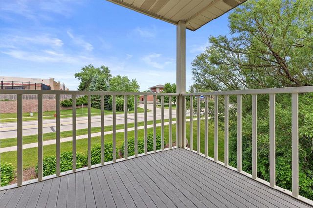 7045 S Riverwood BOULEVARD #211, Franklin, WI 53132