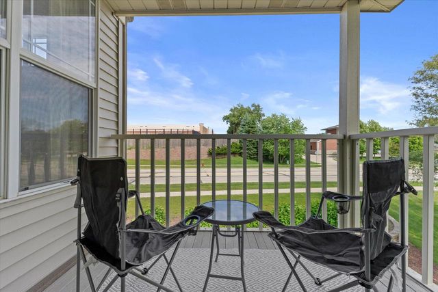 7045 S Riverwood BOULEVARD #211, Franklin, WI 53132