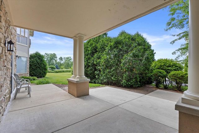 7045 S Riverwood BOULEVARD #211, Franklin, WI 53132