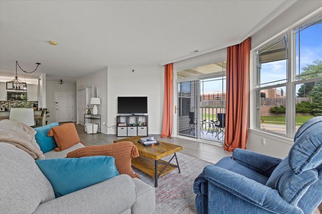 7045 S Riverwood BOULEVARD #211, Franklin, WI 53132