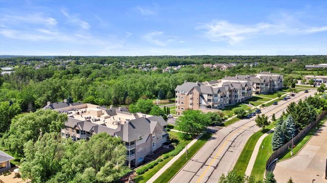 7045 S Riverwood BOULEVARD #211, Franklin, WI 53132