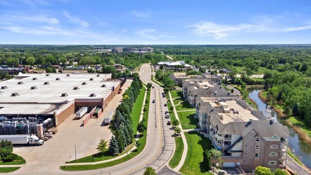 7045 S Riverwood BOULEVARD #211, Franklin, WI 53132