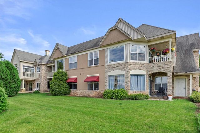 7045 S Riverwood BOULEVARD #211, Franklin, WI 53132