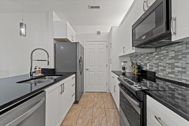 7045 S Riverwood BOULEVARD #211, Franklin, WI 53132