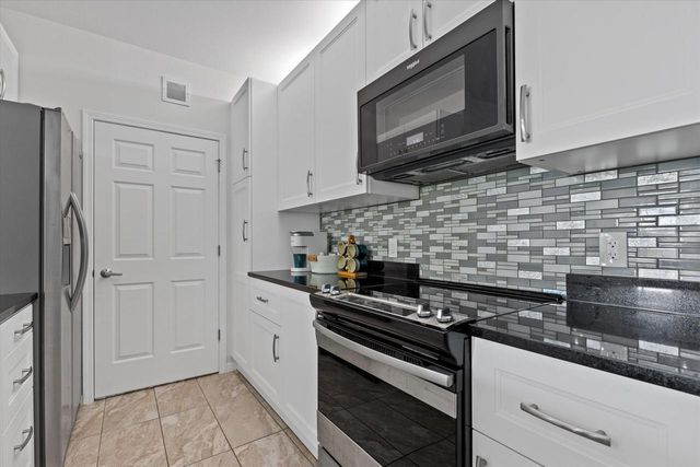 7045 S Riverwood BOULEVARD #211, Franklin, WI 53132