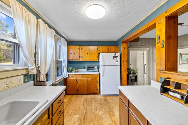 29 Oswegatchie Road, Waterford, CT 06385