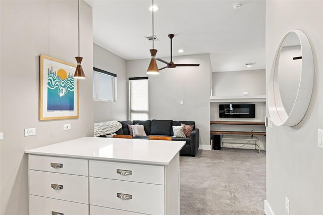 2800 Crest Ave B, Austin, TX 78702