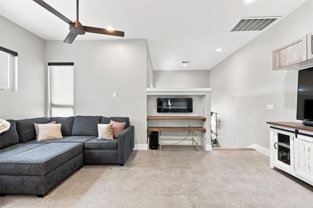 2800 Crest Ave B, Austin, TX 78702