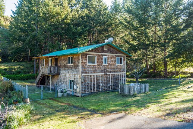 111 Beach Road, Shelter Cove, CA 95589