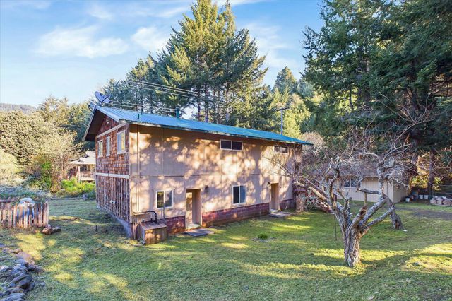 111 Beach Road, Shelter Cove, CA 95589