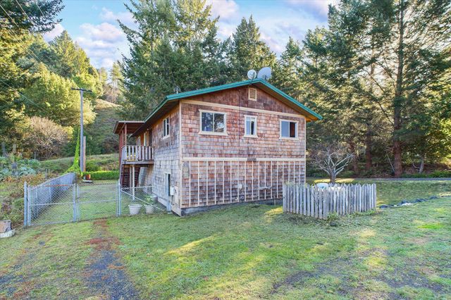 111 Beach Road, Shelter Cove, CA 95589