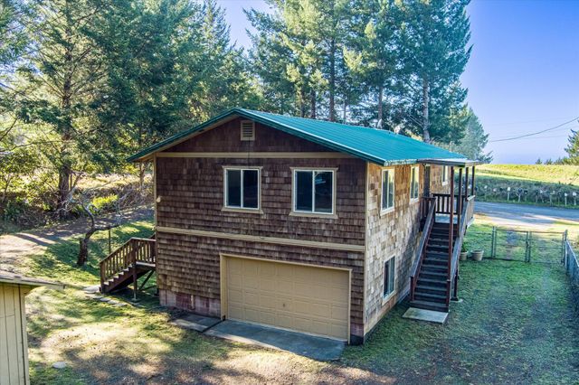 111 Beach Road, Shelter Cove, CA 95589