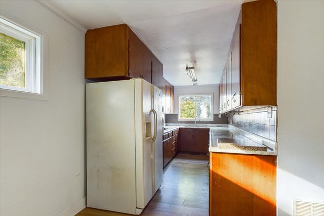 111 Beach Road, Shelter Cove, CA 95589