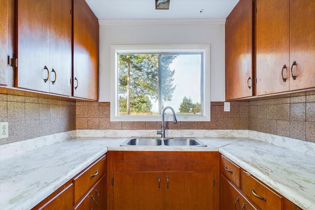 111 Beach Road, Shelter Cove, CA 95589