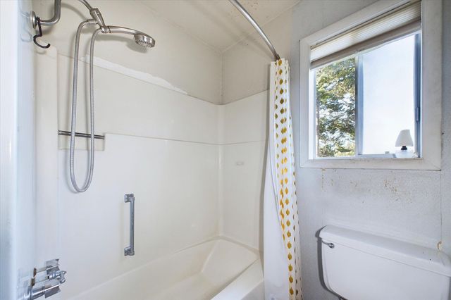 111 Beach Road, Shelter Cove, CA 95589