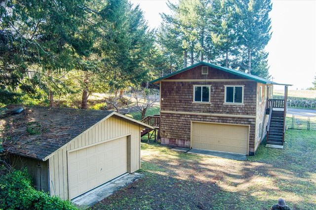 111 Beach Road, Shelter Cove, CA 95589