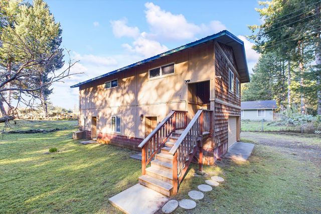 111 Beach Road, Shelter Cove, CA 95589