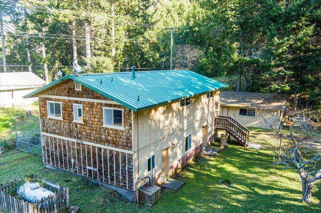 111 Beach Road, Shelter Cove, CA 95589