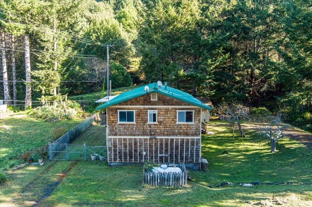111 Beach Road, Shelter Cove, CA 95589