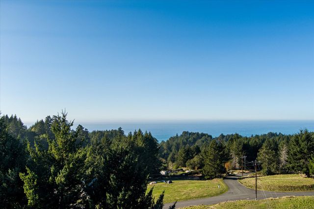 111 Beach Road, Shelter Cove, CA 95589